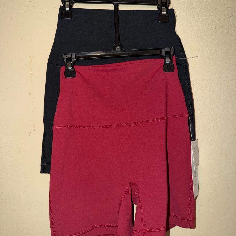 Yogalicious Women's Skn Bike Shorts - Black and Red